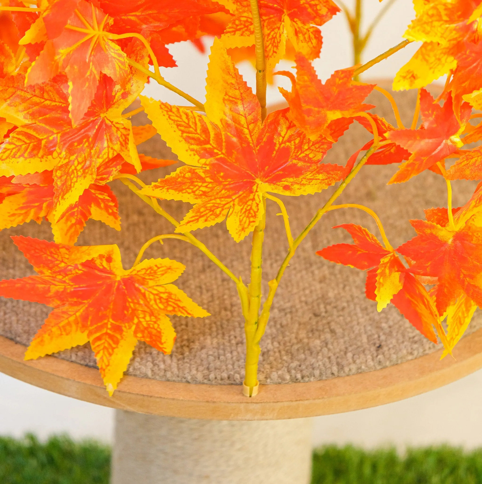 2-ft Interchangeable Leaves Kitty tree w/ Scratching Post in Orange Blaze